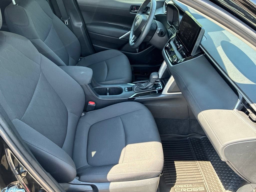 Used 2024 Toyota Corolla Cross LE w/ Moonroof Package AWD/4WD image 35