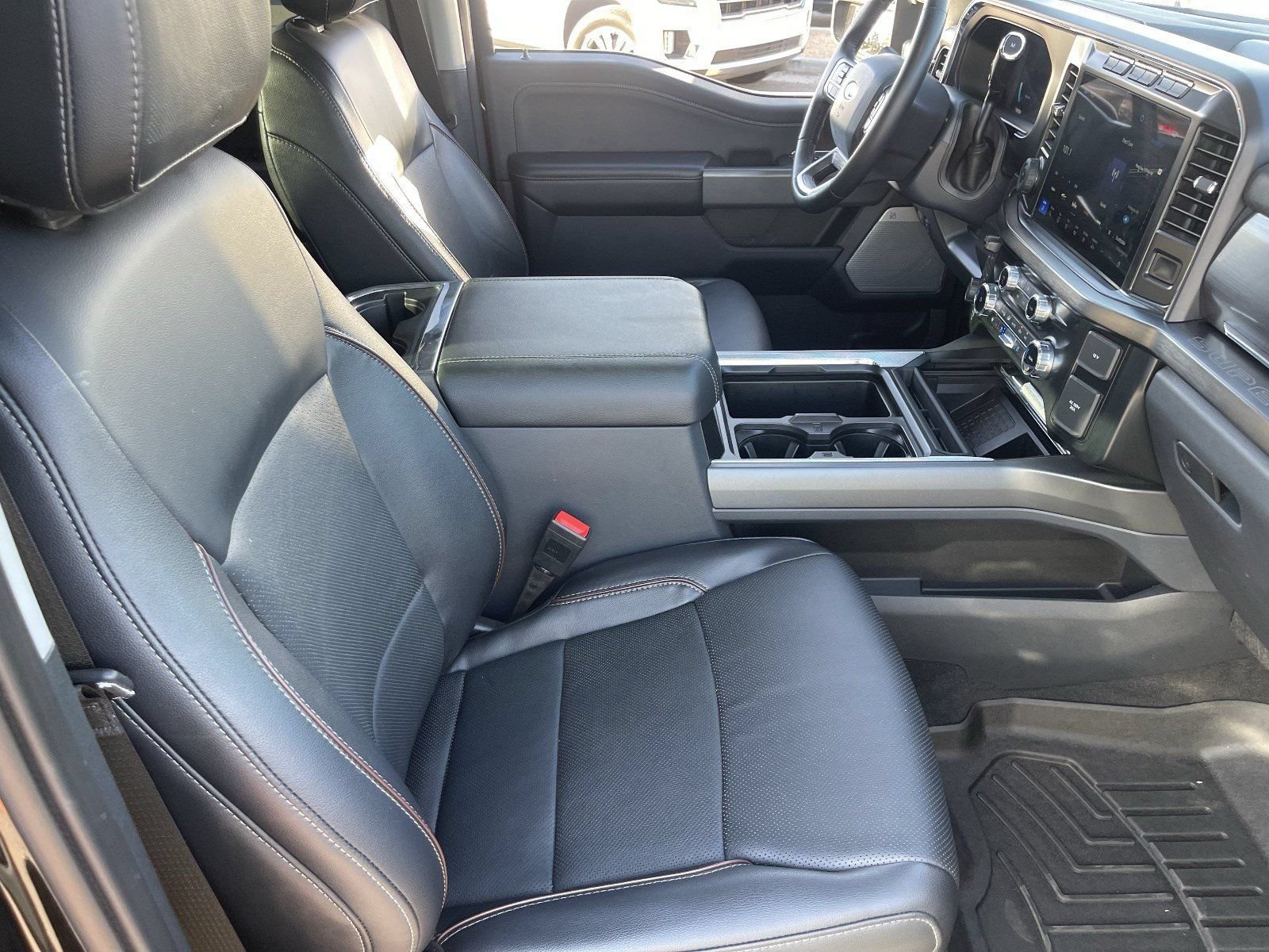 Used 2023 Ford F250 Lariat w/ Lariat Ultimate Package AWD/4WD image 13