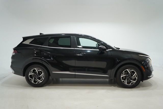 Used 2024 Kia Sportage LX image 9