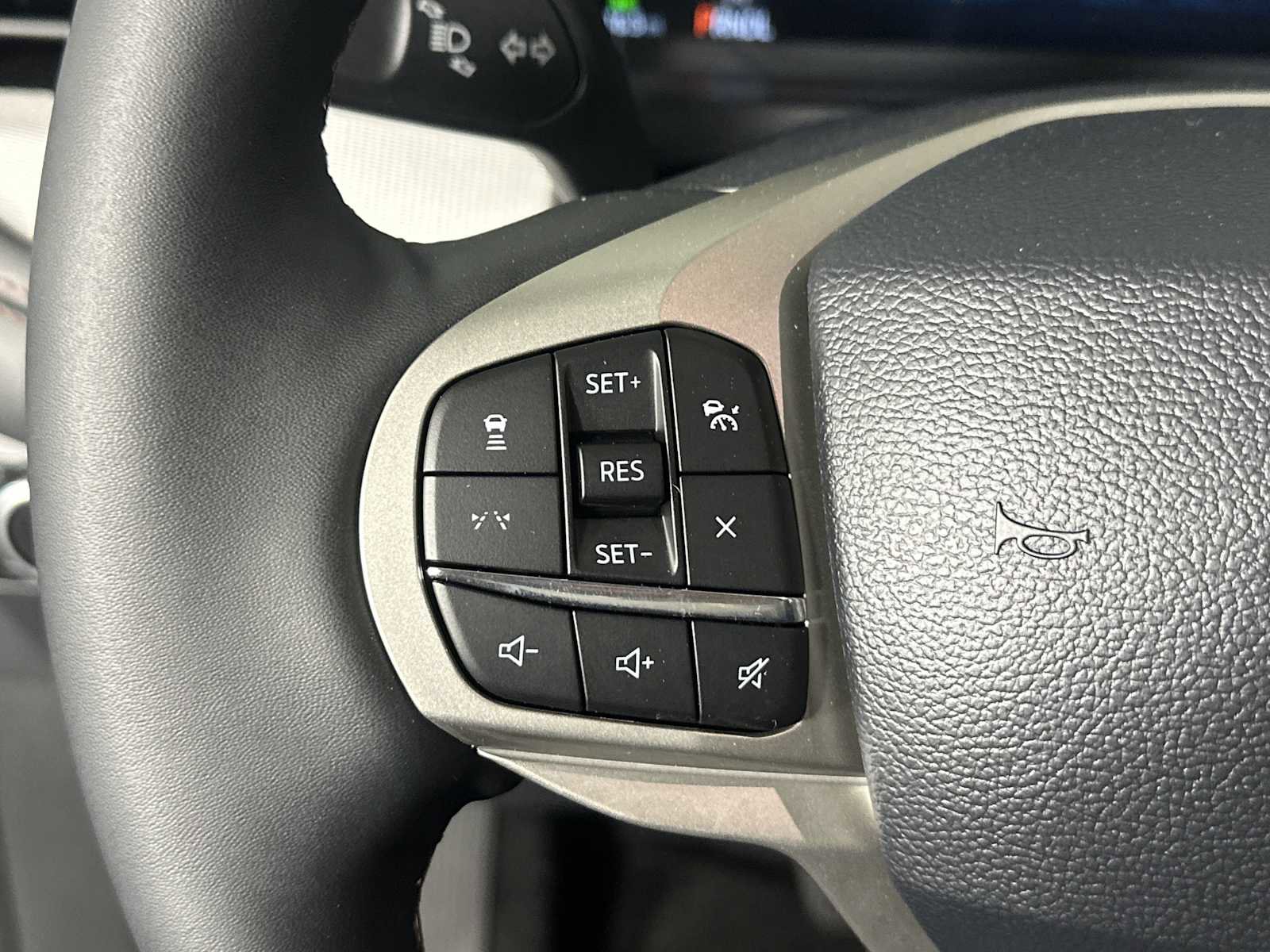 Used 2025 Ford Explorer Active w/ Active Comfort Package RWD image 30