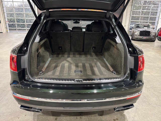 Used 2017 Bentley Bentayga image 16
