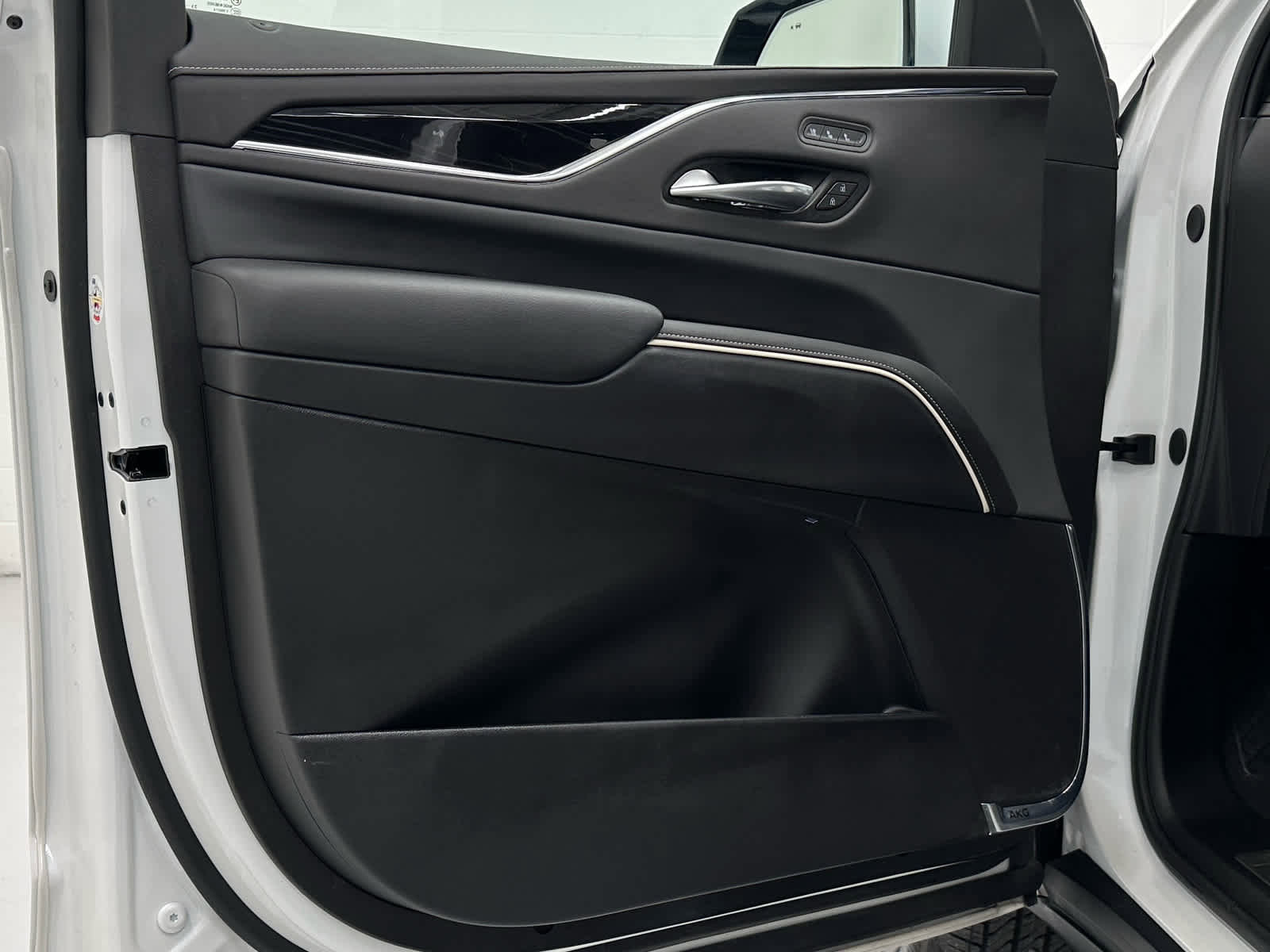 Used 2024 Cadillac Escalade Sport w/ LPO, ONYX Package AWD/4WD image 25