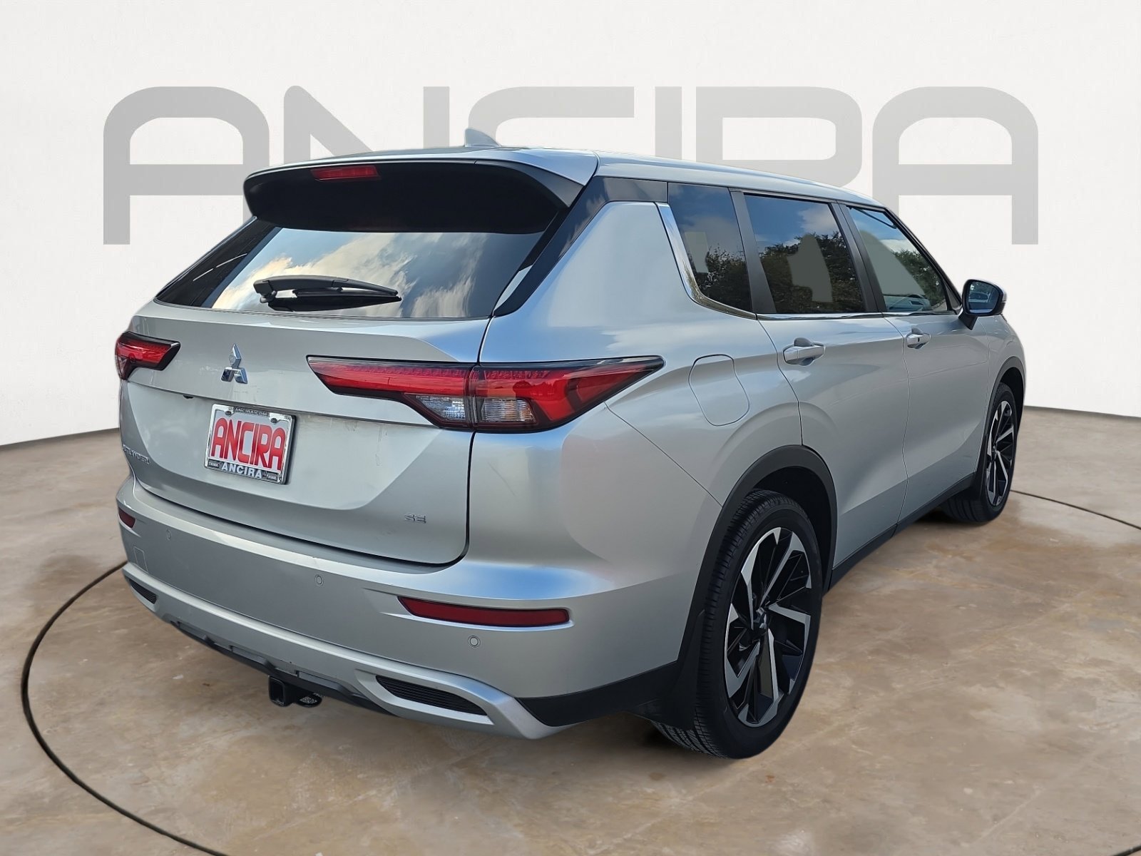 Used 2024 Mitsubishi Outlander SE image 9