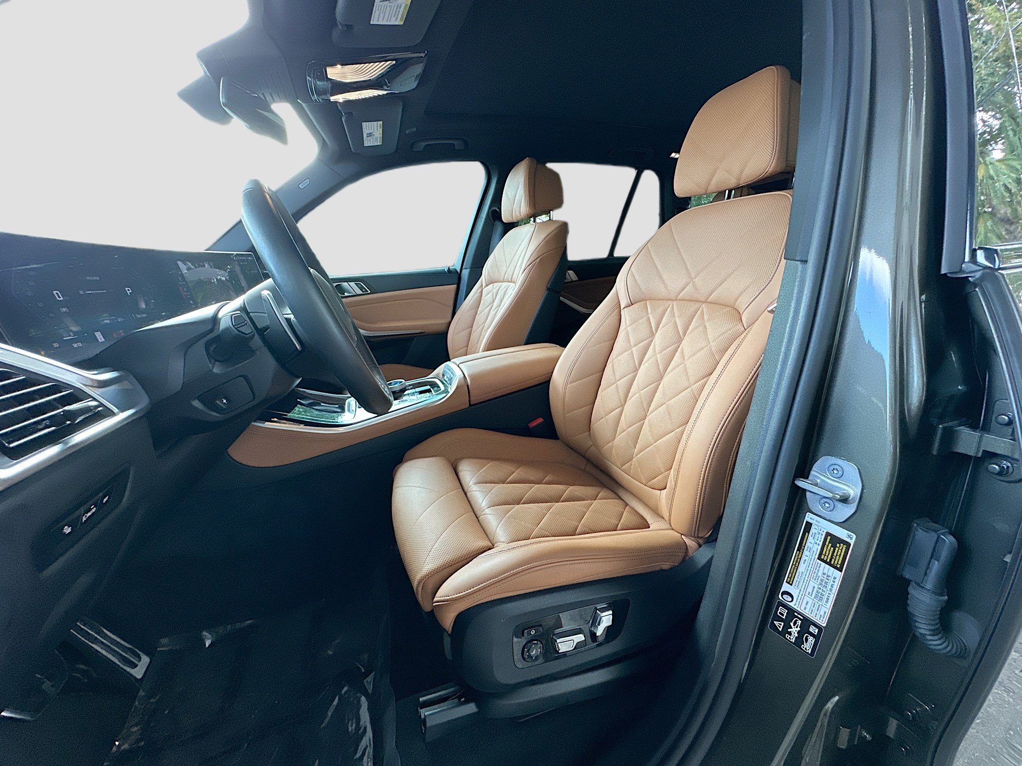 Certified 2025 BMW X5 M60i w/ Executive Package image 22