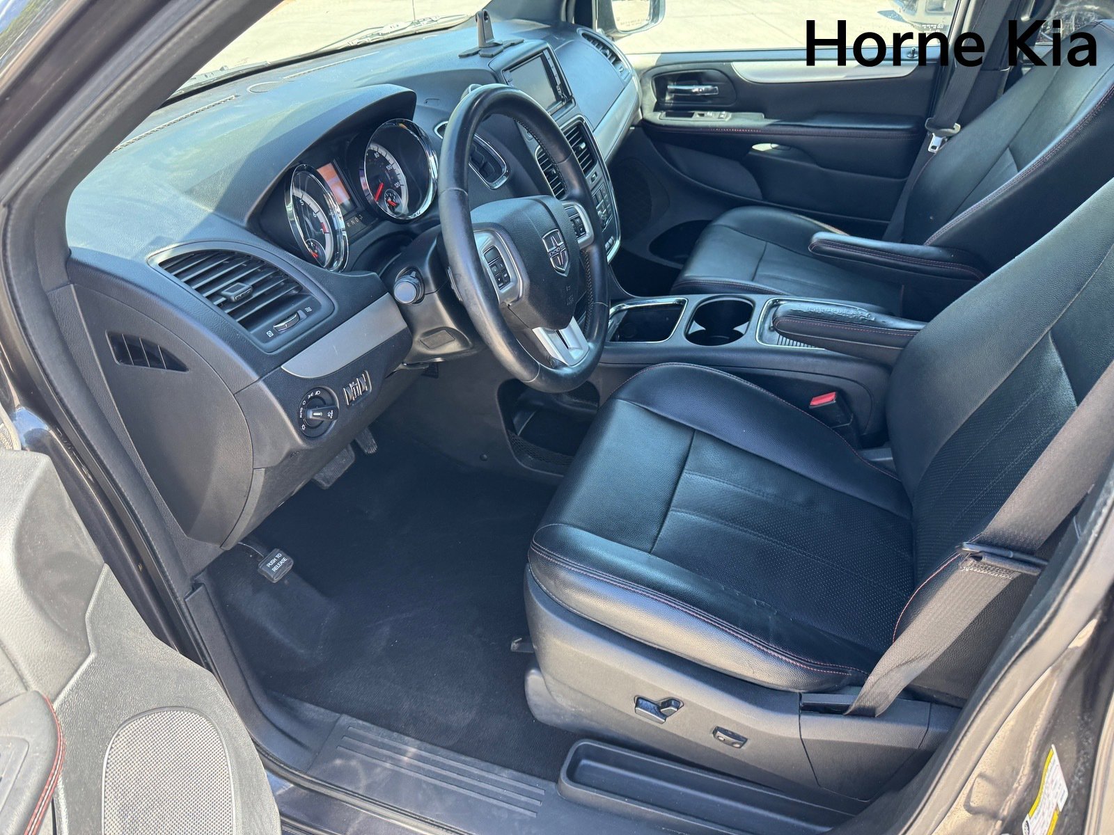 Used 2016 Dodge Grand Caravan R/T image 9