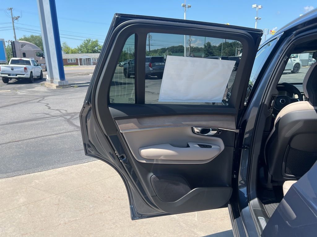 New 2026 Volvo XC90 B6 Plus w/ Protection Package Premier image 28