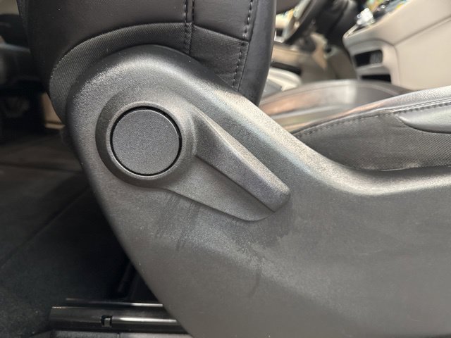 Used 2023 Chrysler Pacifica Touring-L FWD image 50