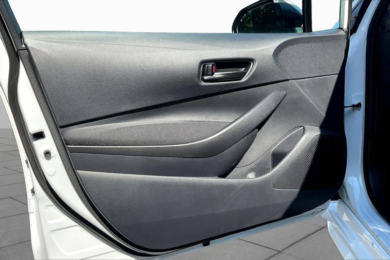 Used 2026 Toyota Corolla LE FWD image 21