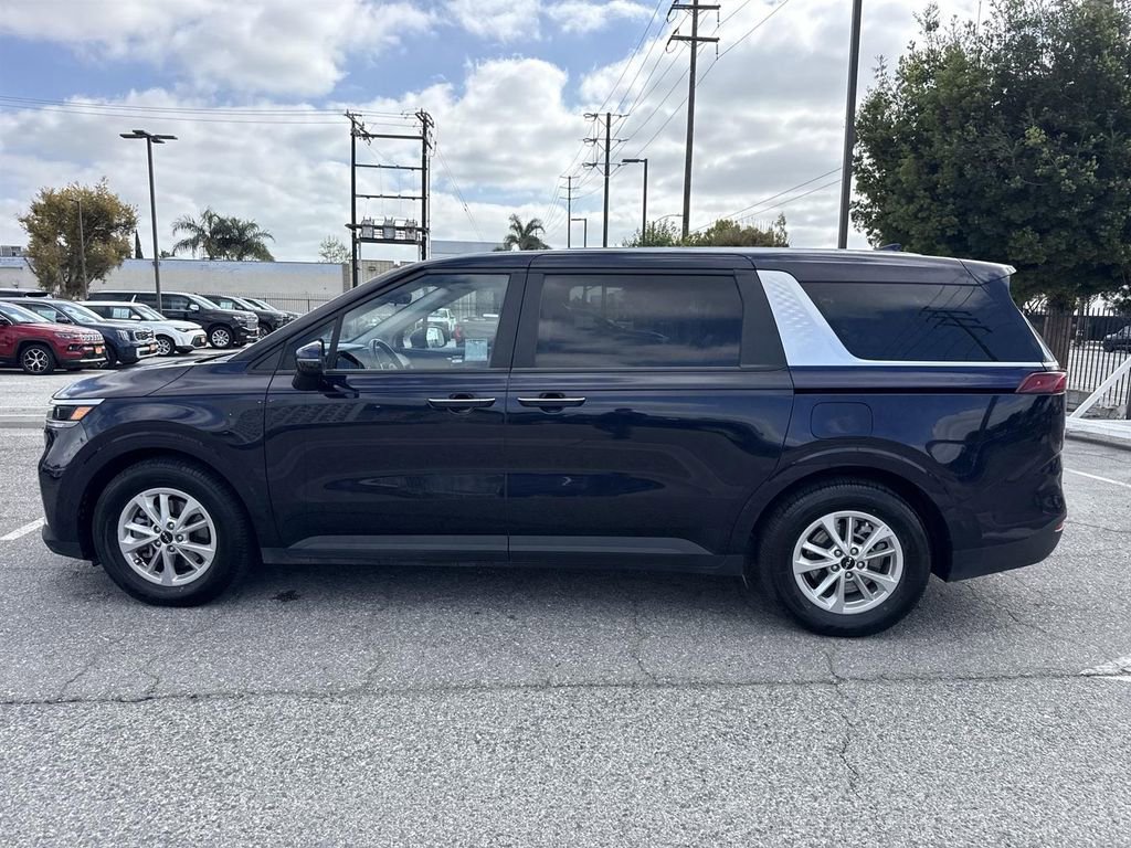 Used 2024 Kia Carnival LX image 6