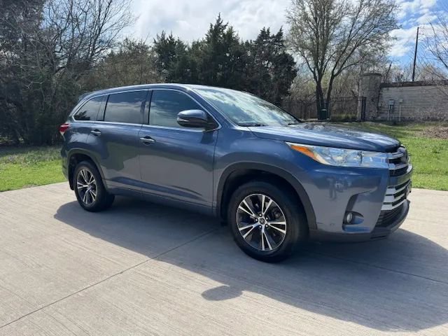 Used 2018 Toyota Highlander Plus AWD/4WD image 7