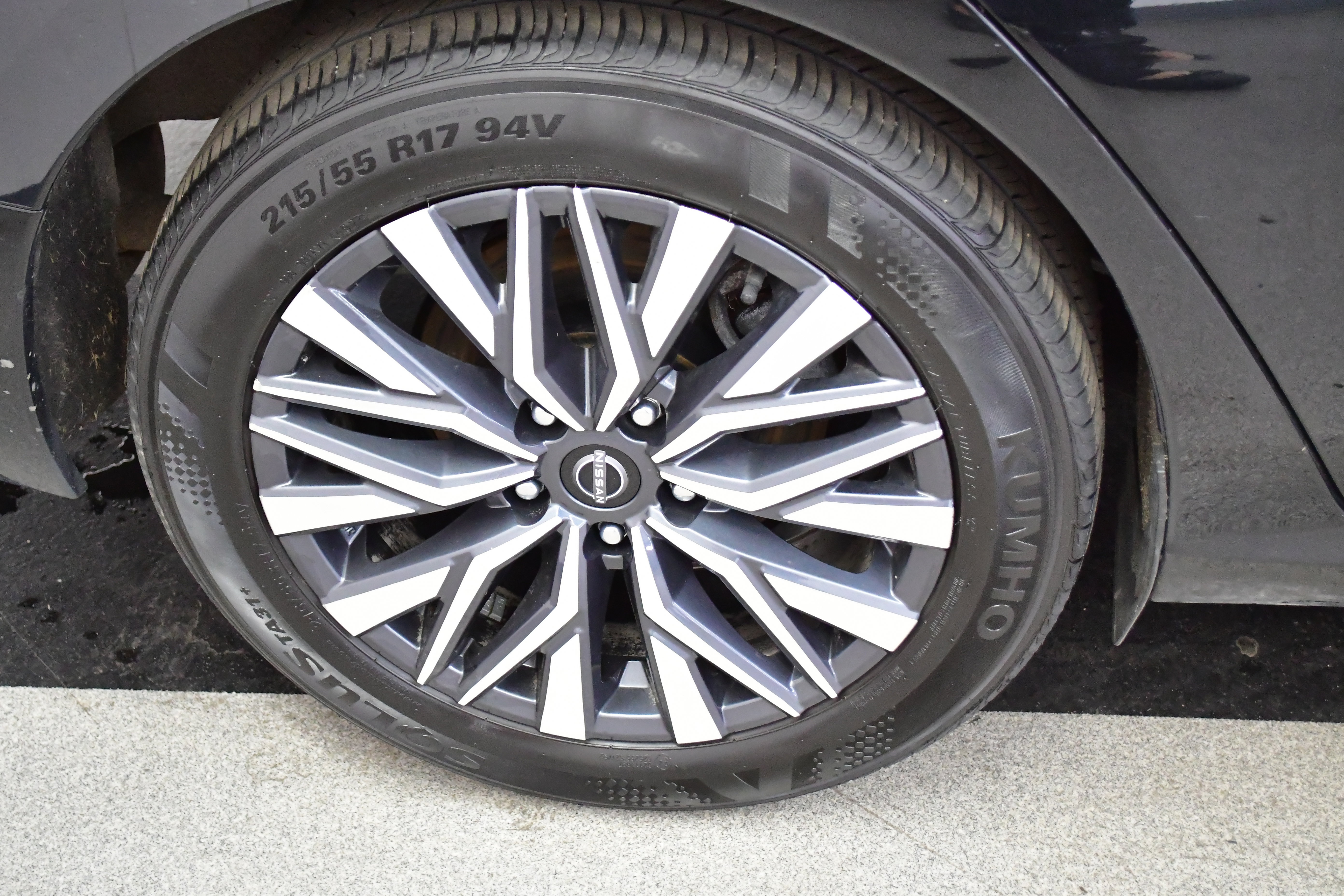 Used 2025 Nissan Altima 2.5 SV FWD image 33