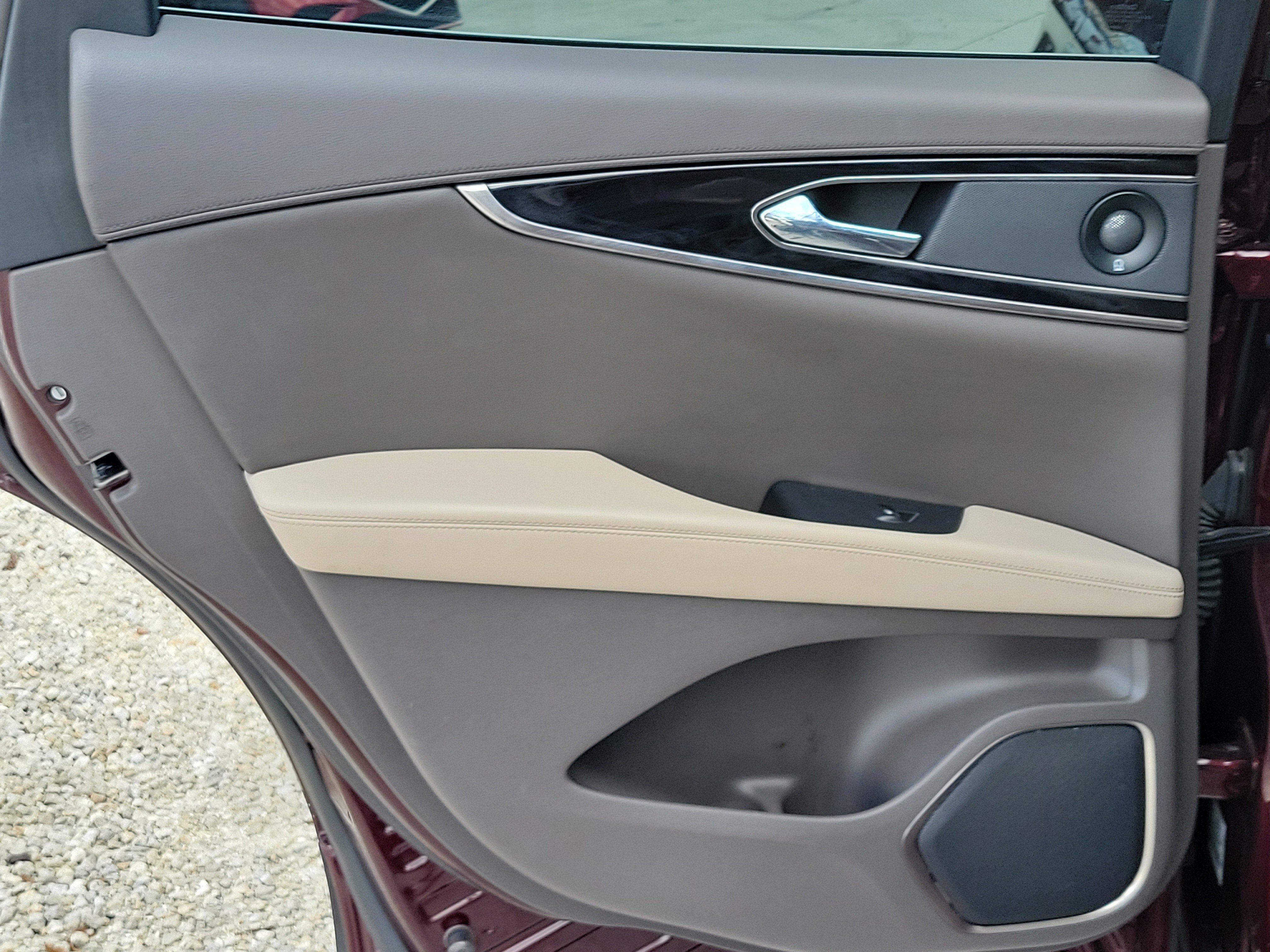 Used 2022 Lincoln Nautilus Reserve w/ Equipment Group 201A image 13