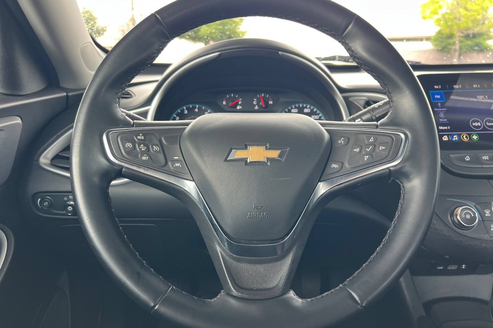 Used 2025 Chevrolet Malibu RS FWD image 30