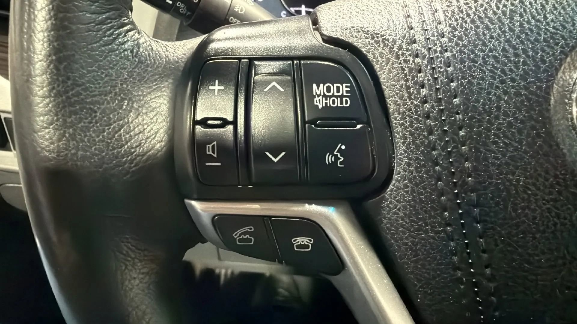 Used 2017 Toyota Sienna XLE w/ XLE Navigation Package FWD image 35