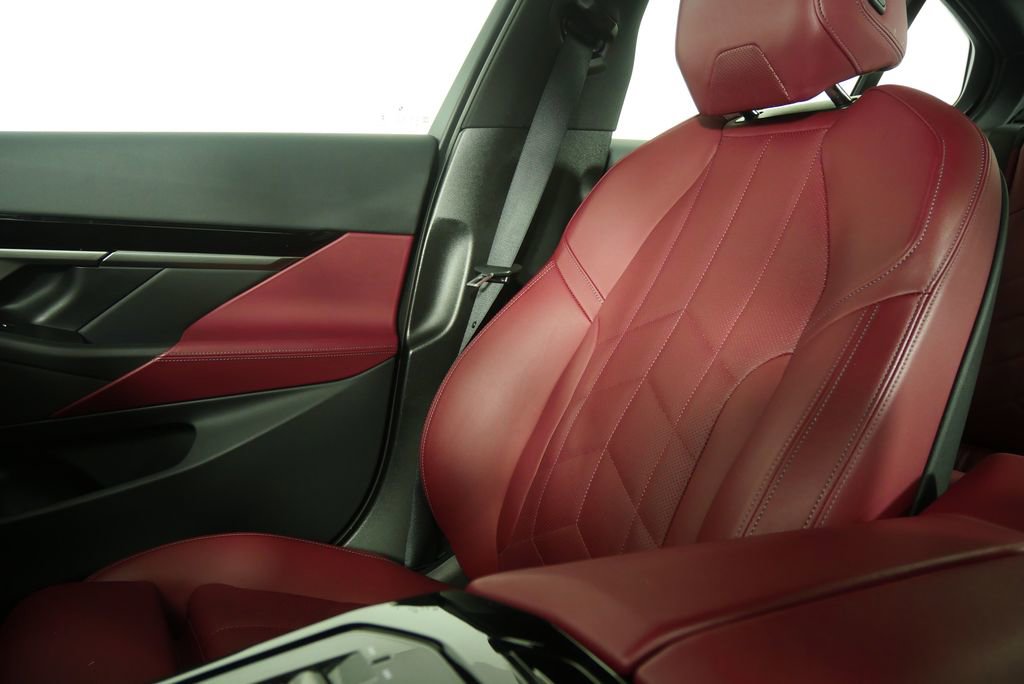 Certified 2025 BMW 530i image 27