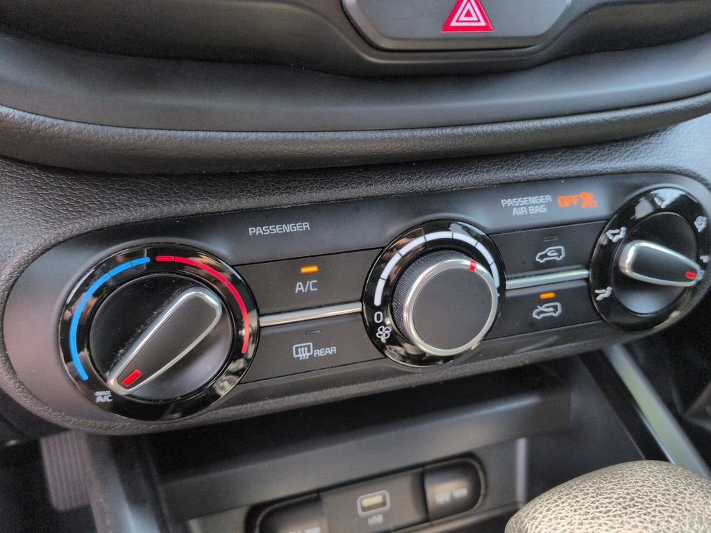 Used 2024 Kia Soul LX w/ Option Group 015 FWD image 15