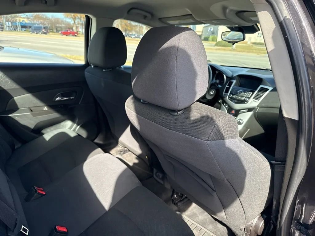 Used 2016 Chevrolet Cruze LT w/ Technology Package image 16