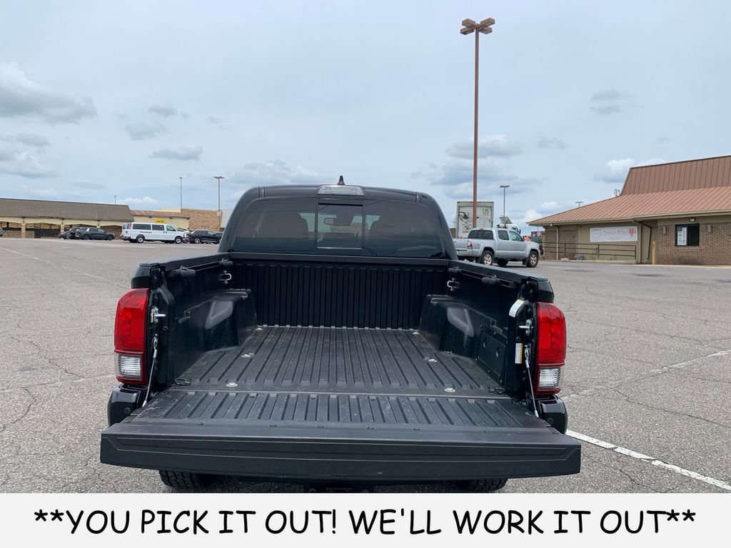 Used 2022 Toyota Tacoma SR5 RWD image 9