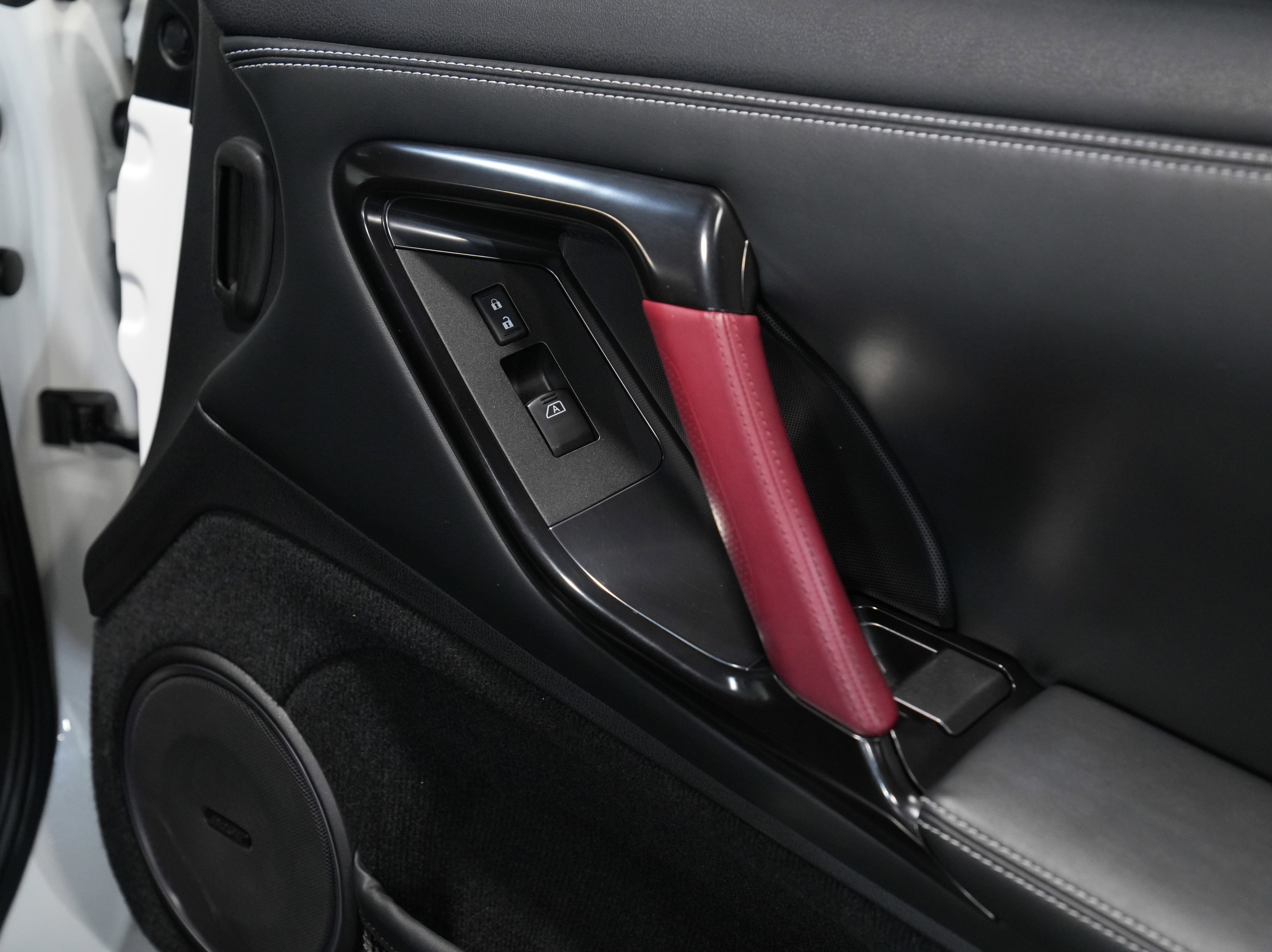 Used 2015 Nissan GT-R Black Edition image 26