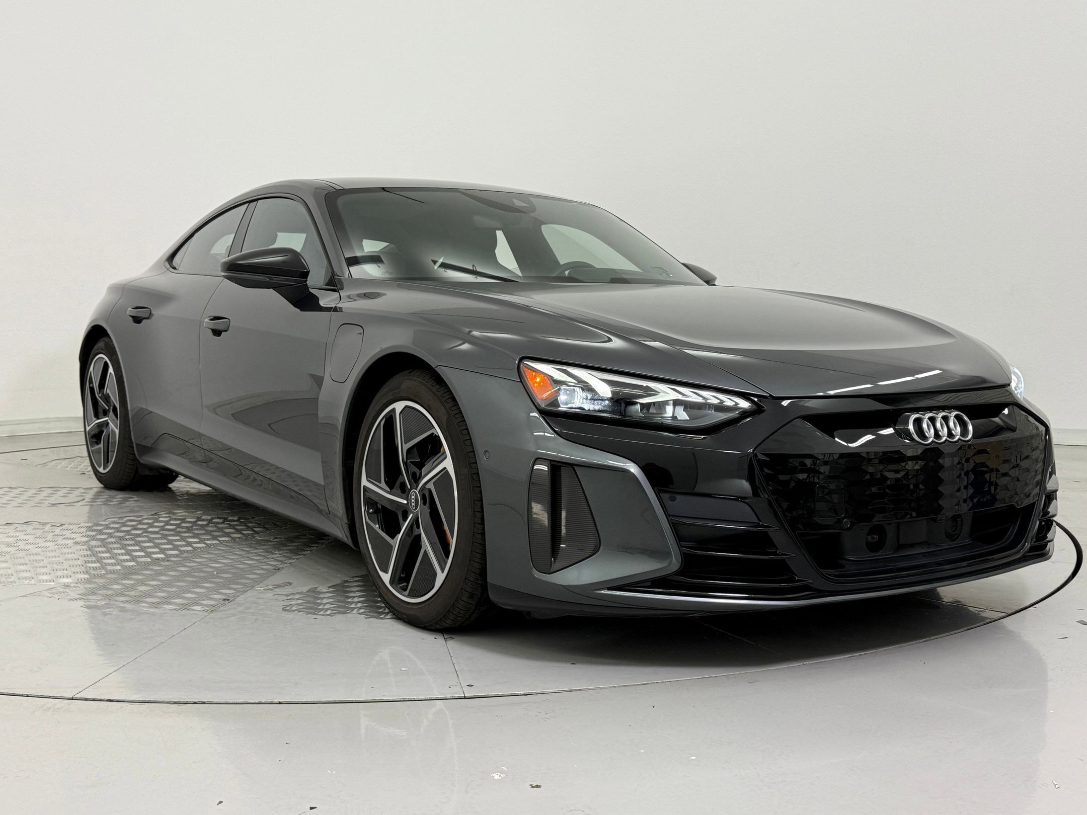 Used 2022 Audi RS e-tron GT image 7