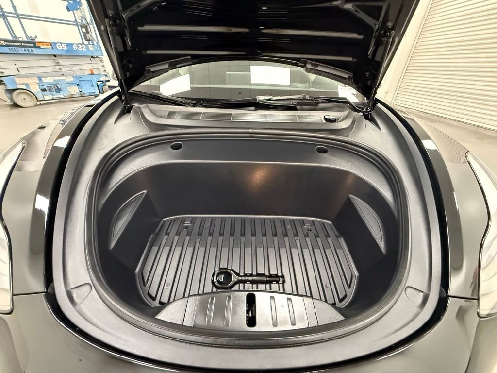 Used 2023 Tesla Model 3 Standard Range image 22