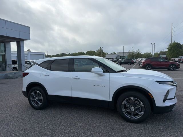 Used 2023 Chevrolet Blazer LT image 3