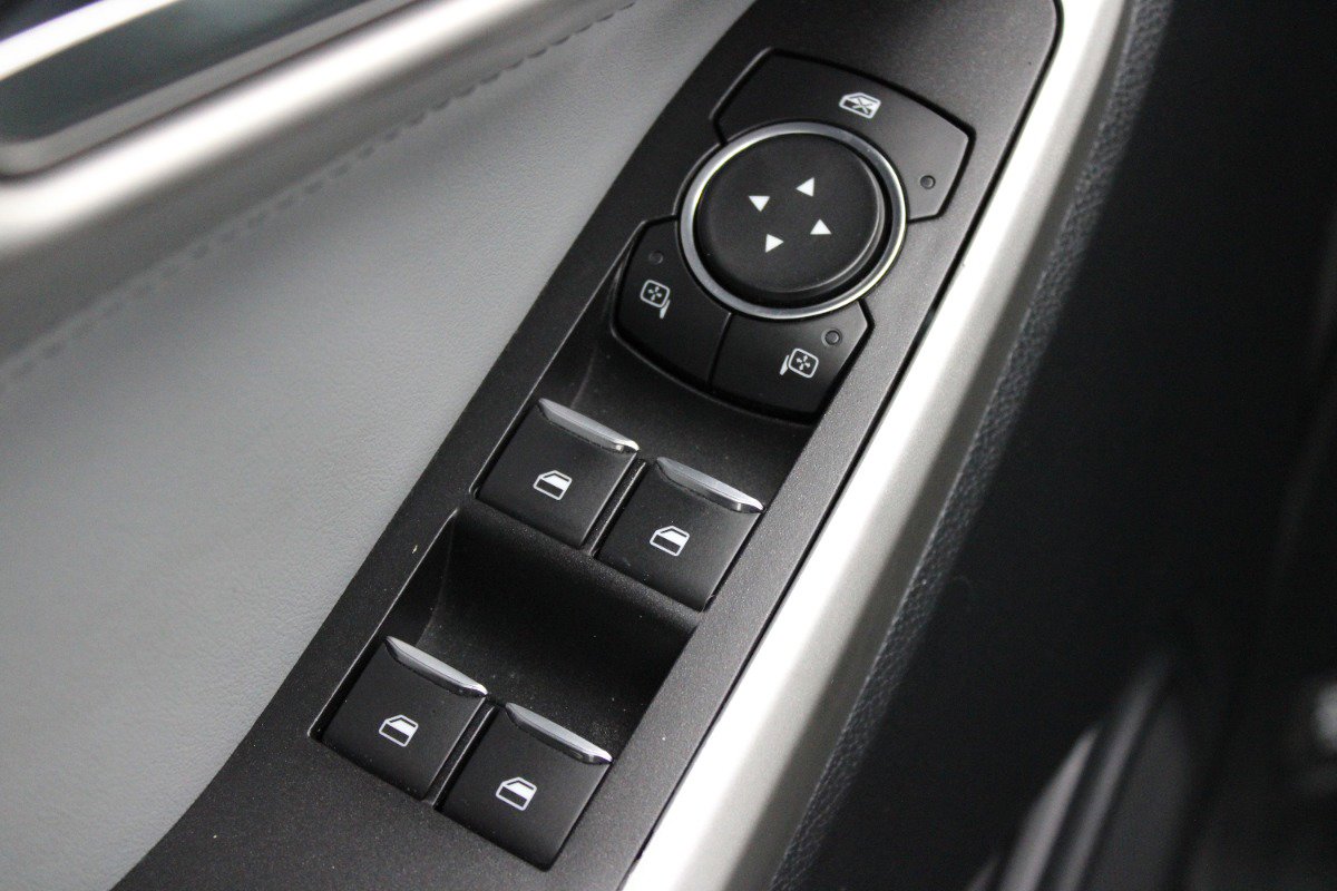 Used 2021 Ford Explorer XLT w/ Equipment Group 202A AWD/4WD image 18