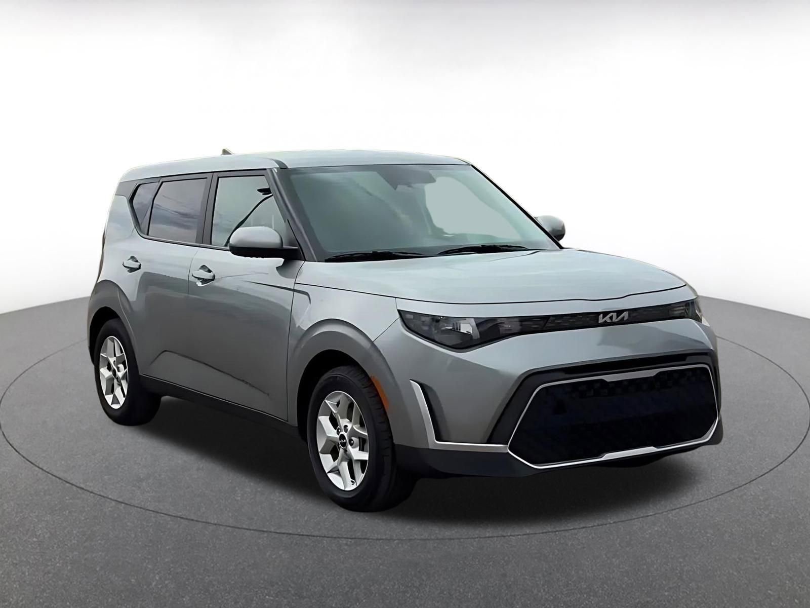 Used 2025 Kia Soul LX w/ LX Technology Package image 3