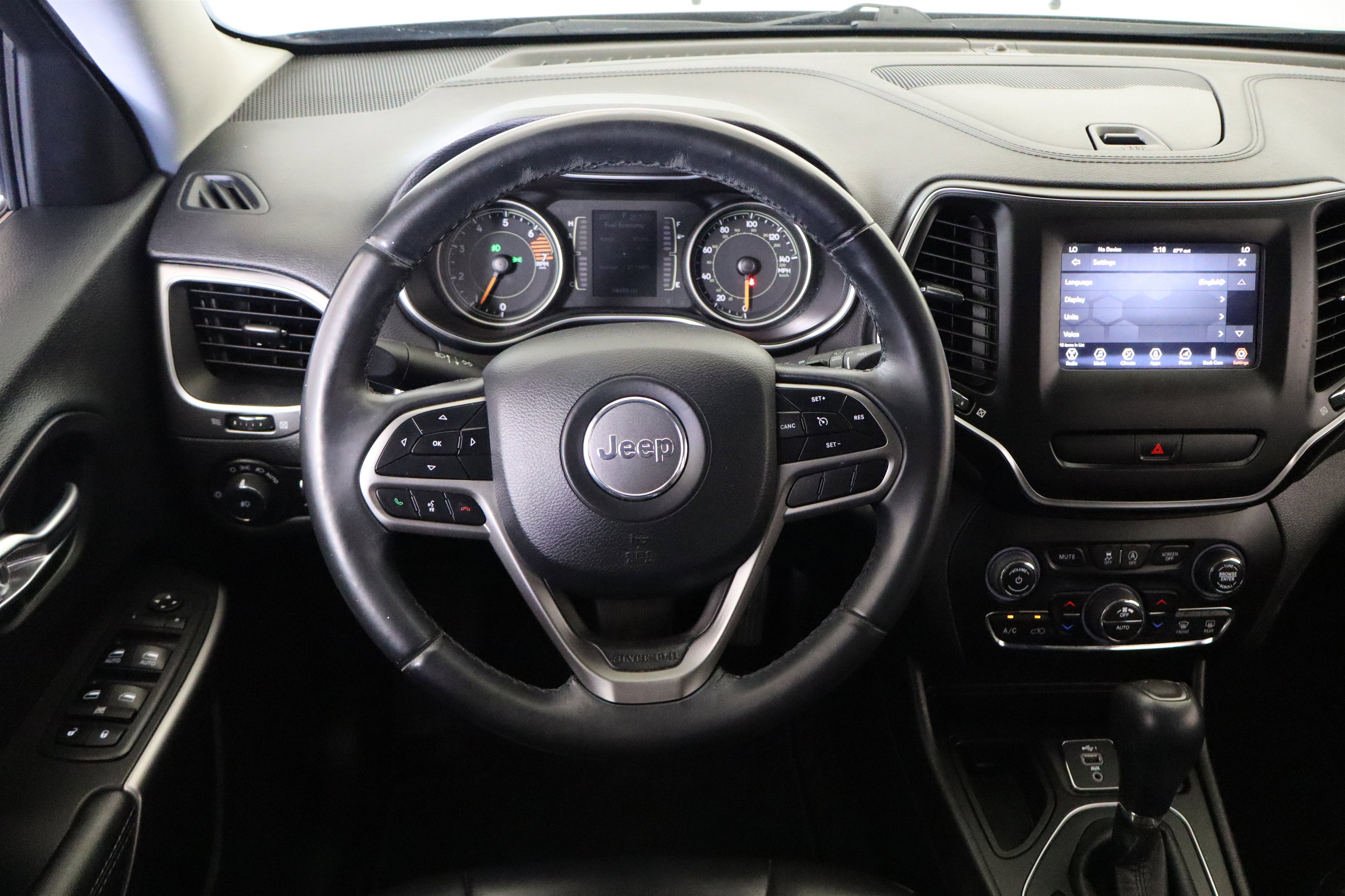 Used 2019 Jeep Cherokee Latitude Plus w/ Comfort/Convenience Group image 18