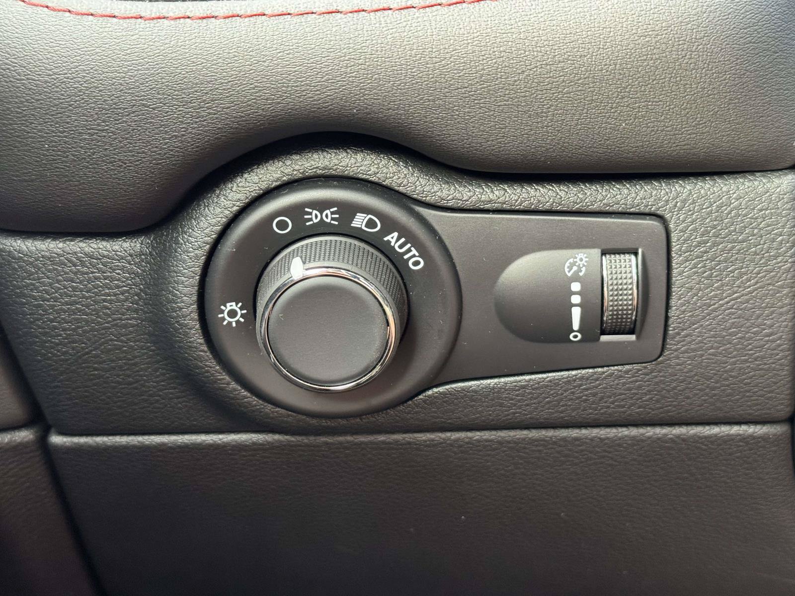 Used 2025 Dodge Durango R/T AWD/4WD image 24