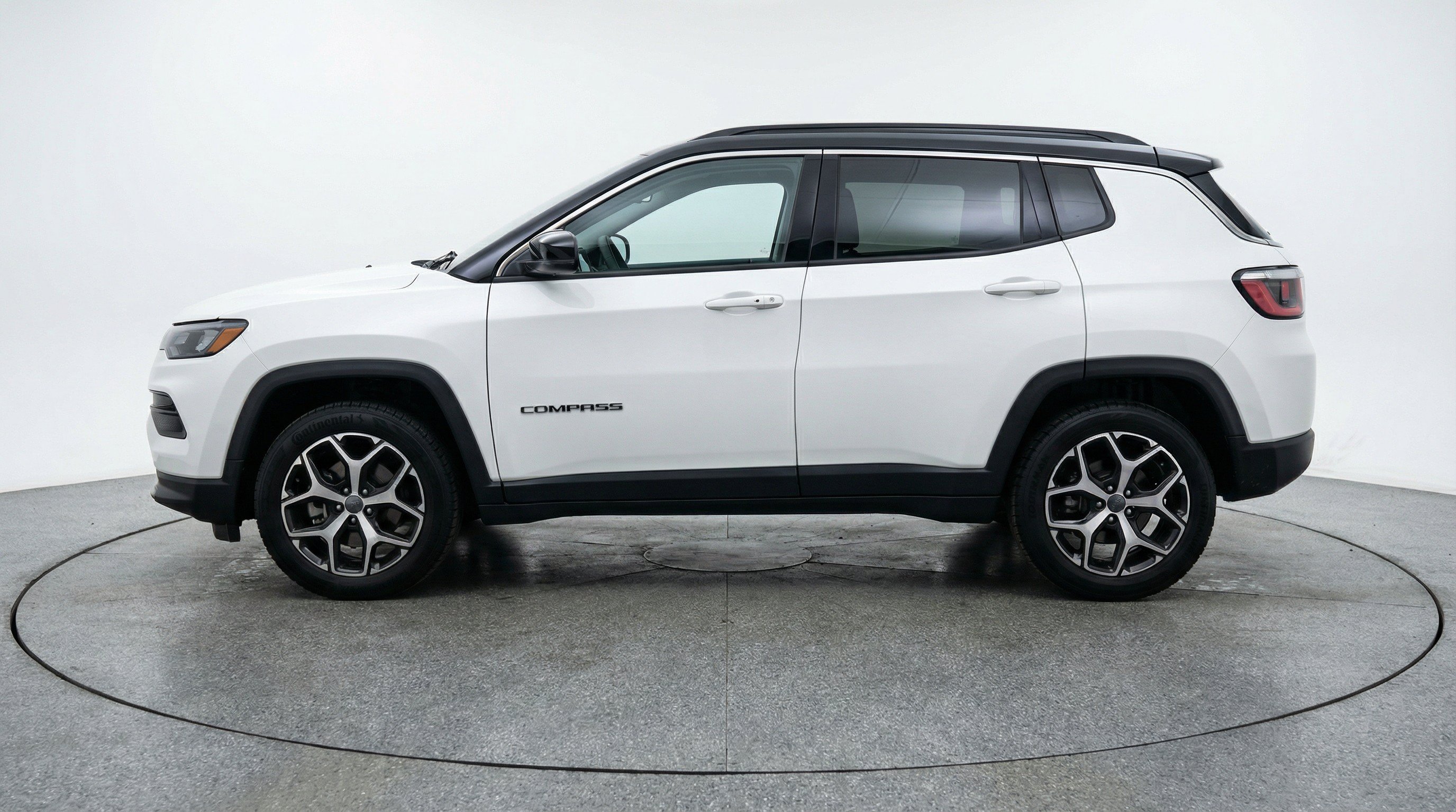 Used 2025 Jeep Compass Limited AWD/4WD image 5
