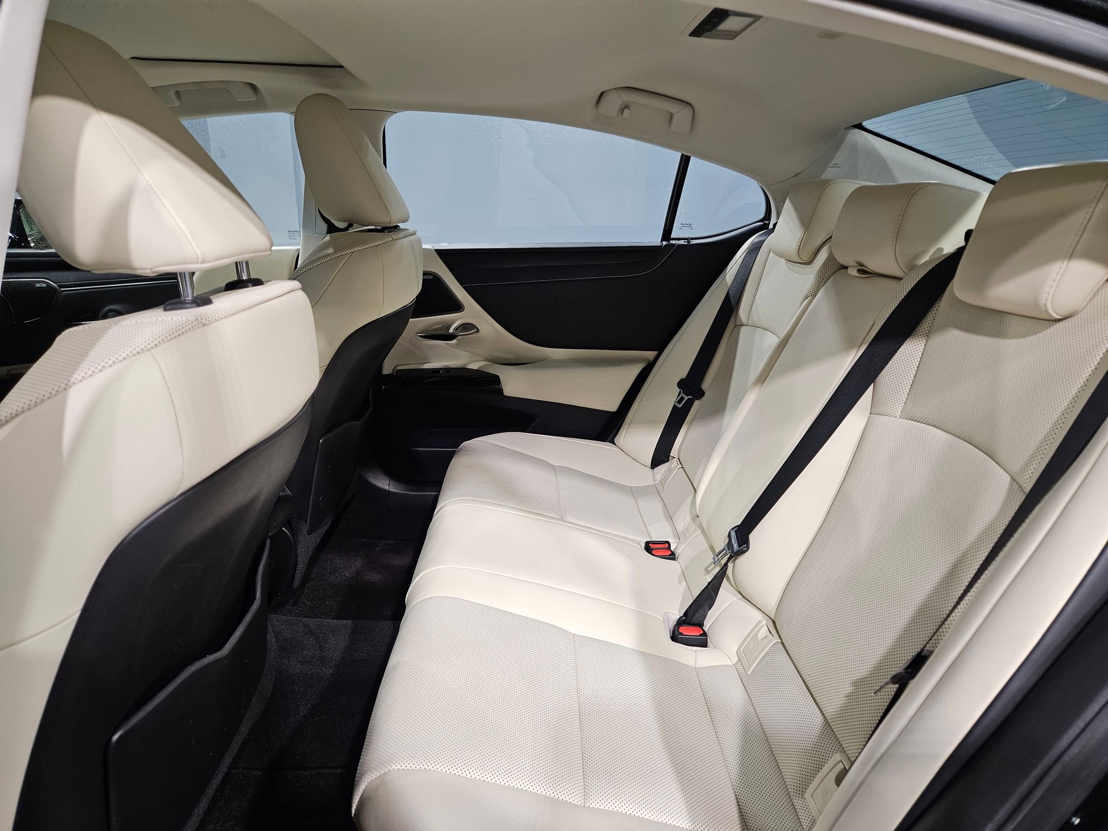 Used 2022 Lexus ES 300h w/ Premium Package image 34