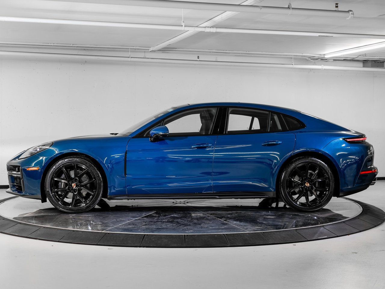 New 2026 Porsche Panamera 4 image 2