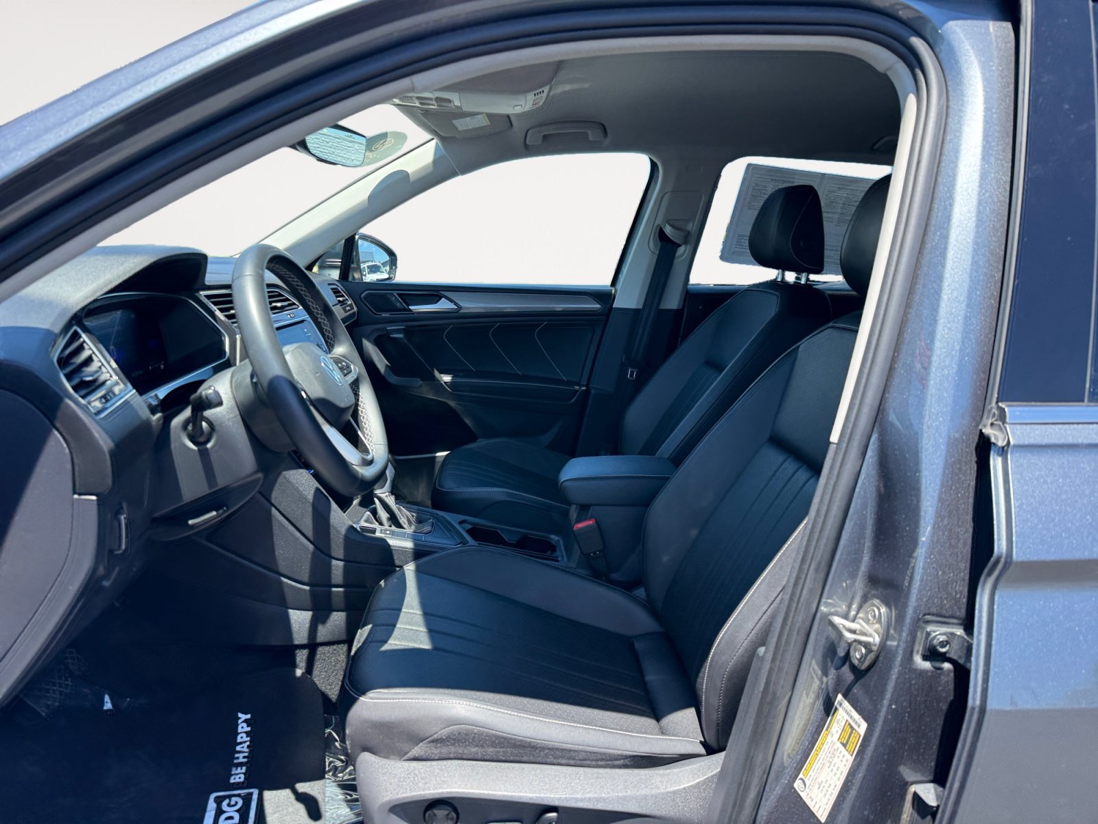 Certified 2023 Volkswagen Tiguan SE FWD image 10