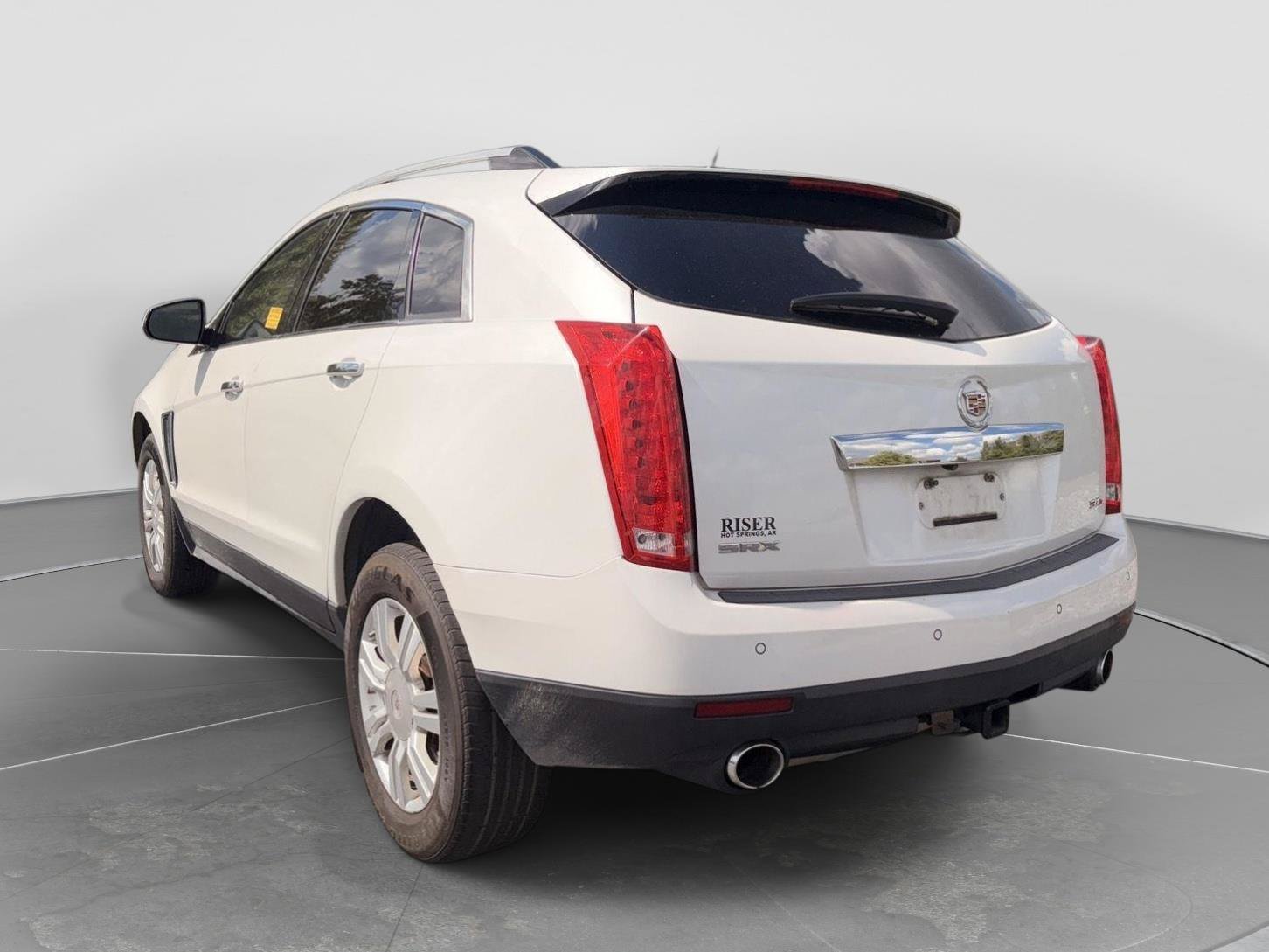 Used 2014 Cadillac SRX Luxury w/ Driver Awareness Package FWD image 2