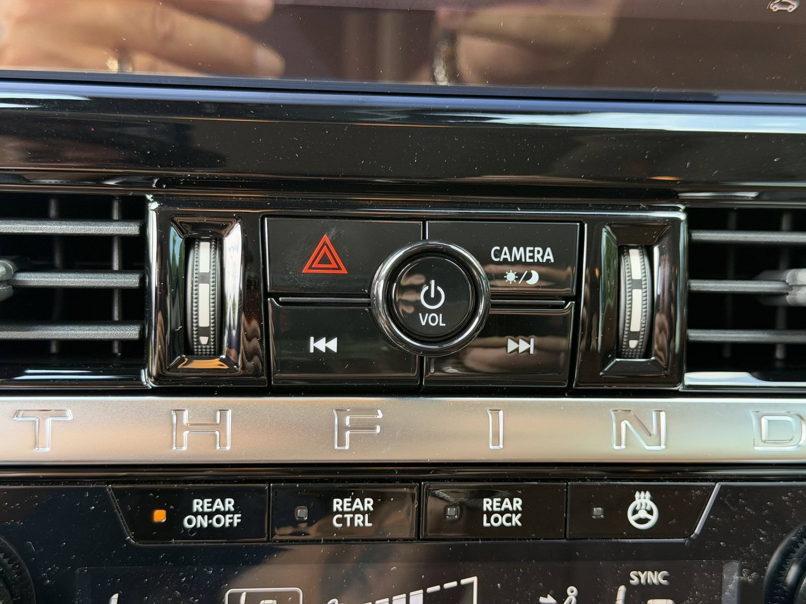 New 2026 Nissan Pathfinder Platinum FWD image 6