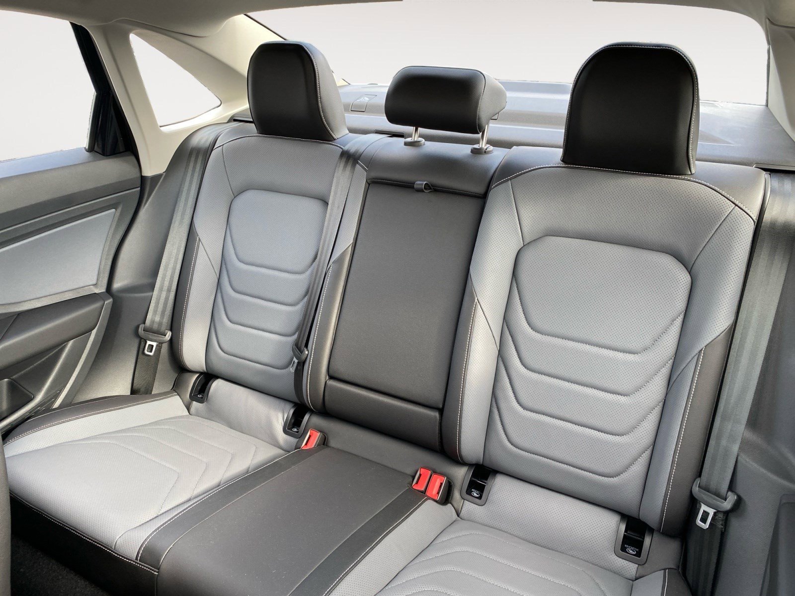 Used 2025 Volkswagen Jetta SEL FWD image 18