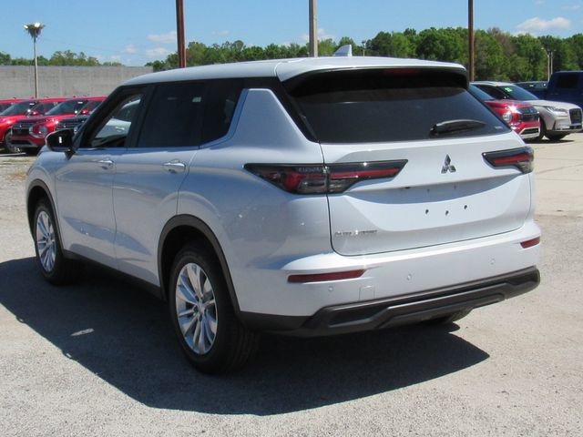New 2026 Mitsubishi Outlander ES image 6