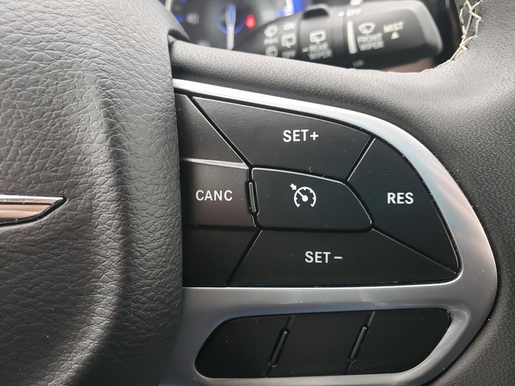 Used 2023 Chrysler Voyager LX image 20