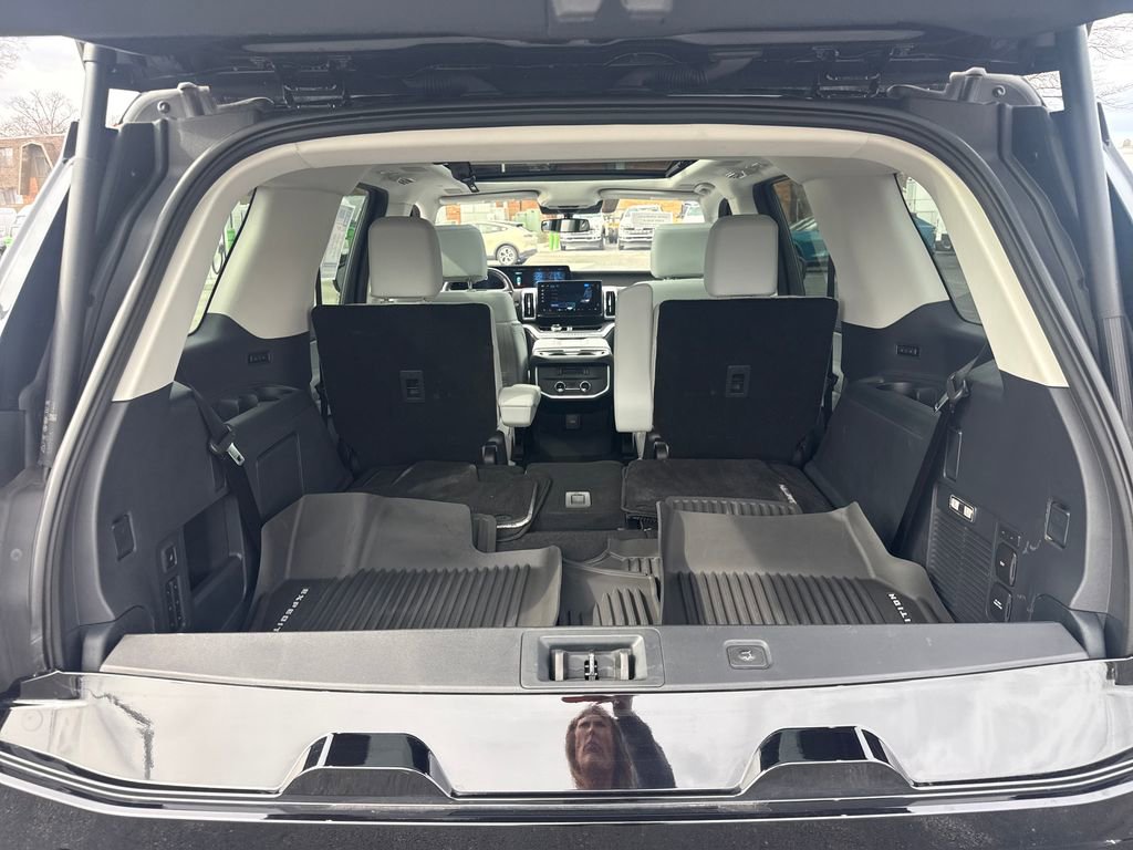 Used 2025 Ford Expedition Platinum w/ Platinum Ultimate Package image 14