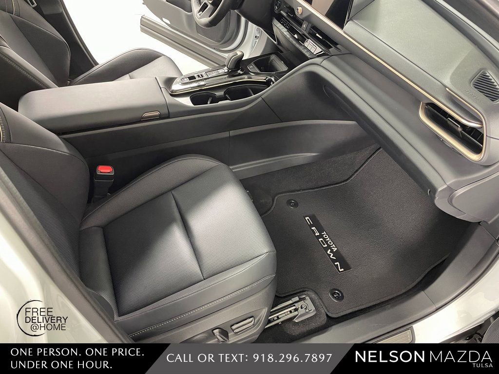 Used 2025 Toyota Crown Signia w/ Advanced Technology Package image 47