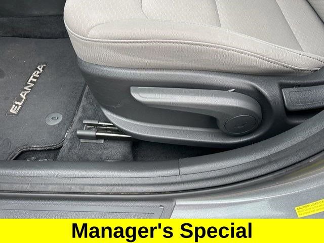 Used 2019 Hyundai Elantra SE image 14