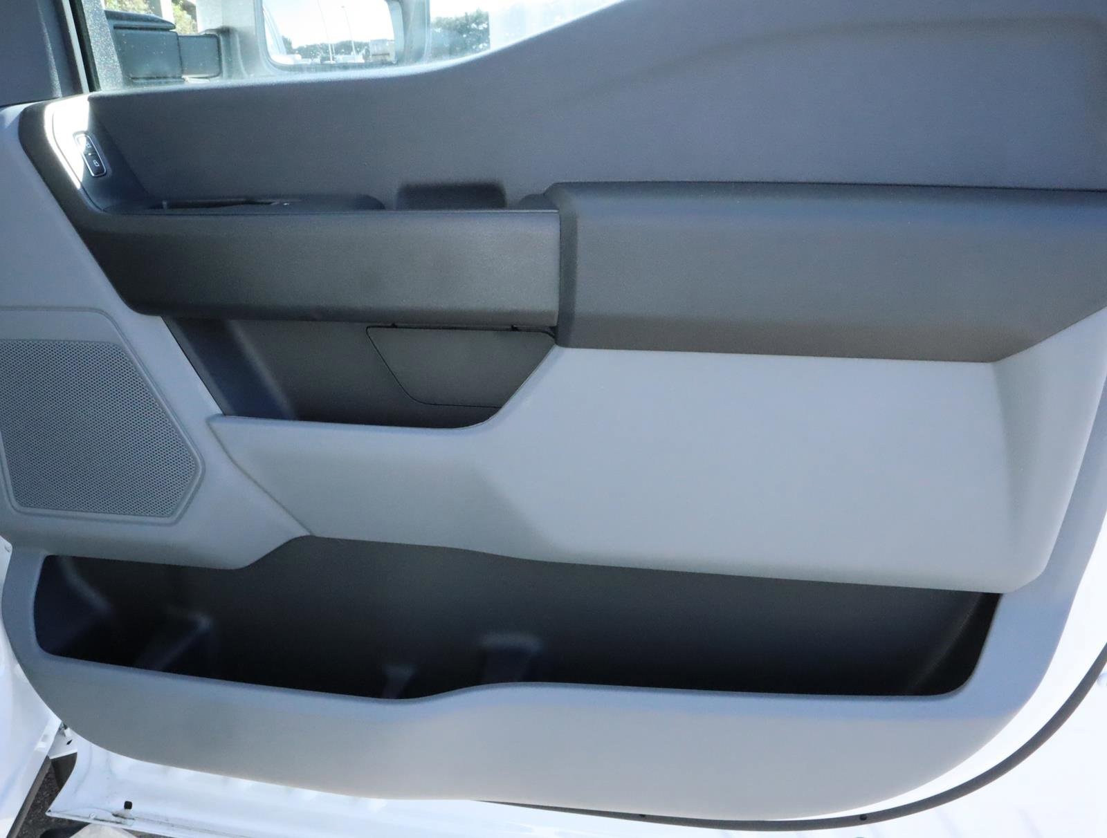 Used 2024 Ford F450 XL w/ XL Chrome Package image 25