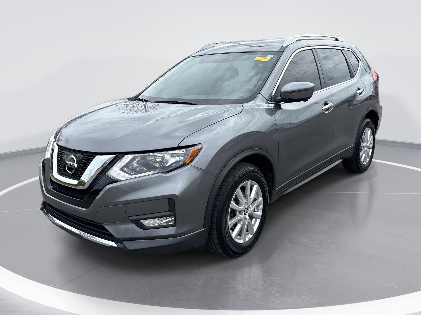 Used 2017 Nissan Rogue SV w/ SV Premium Package image 3