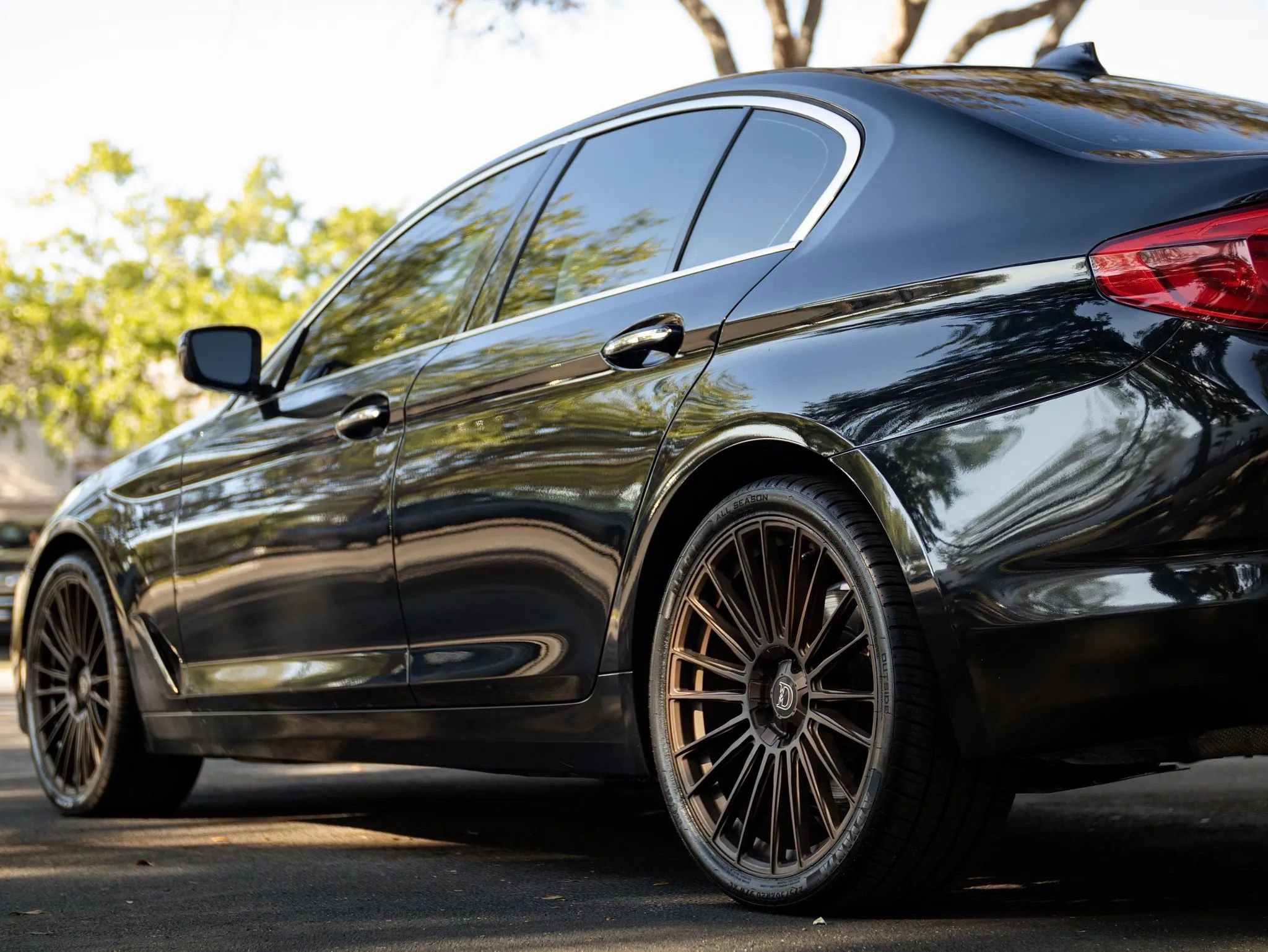Used 2018 BMW 530i xDrive AWD/4WD image 12