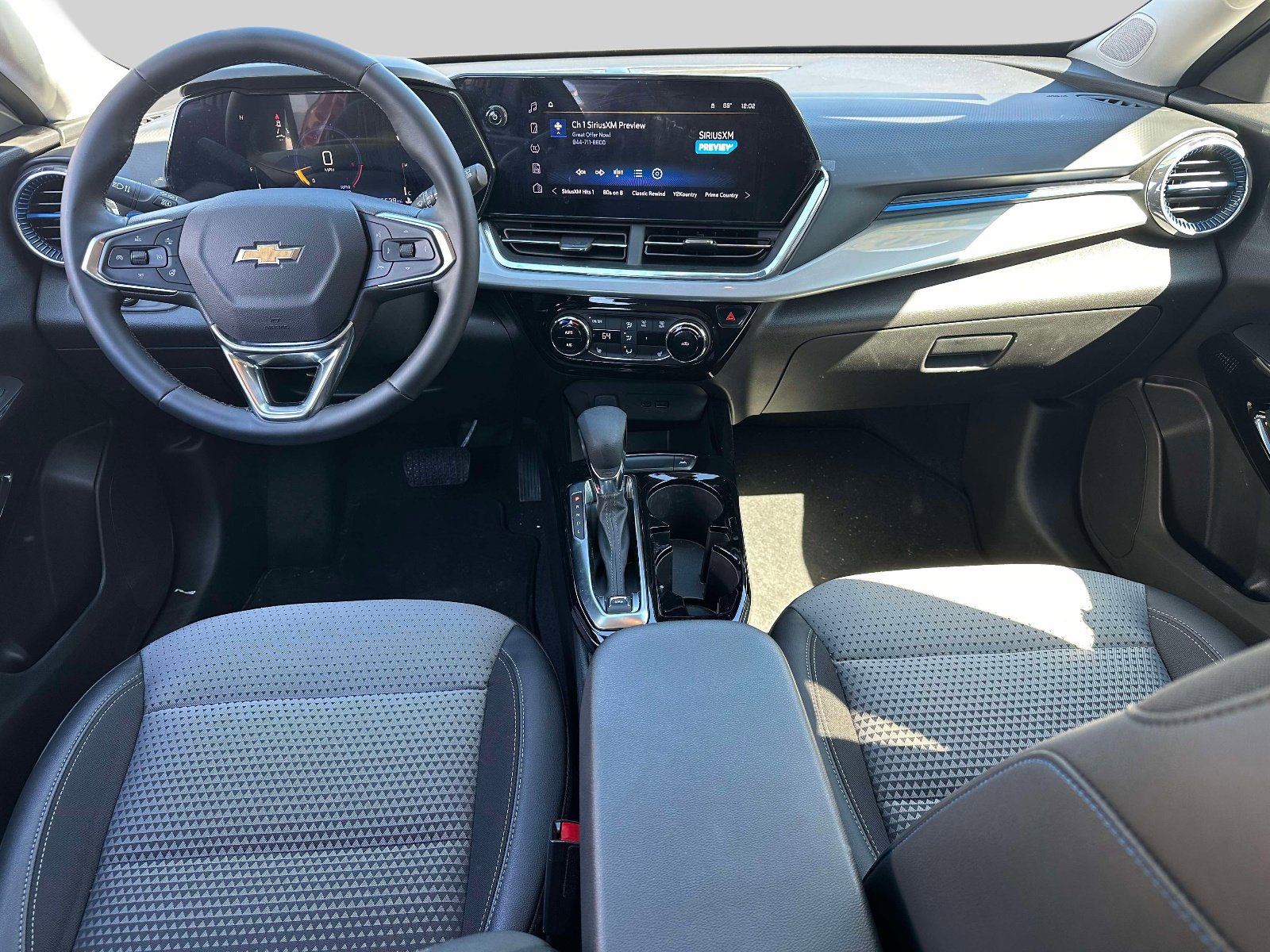 Used 2025 Chevrolet Trax LT w/ Driver Confidence Package image 12