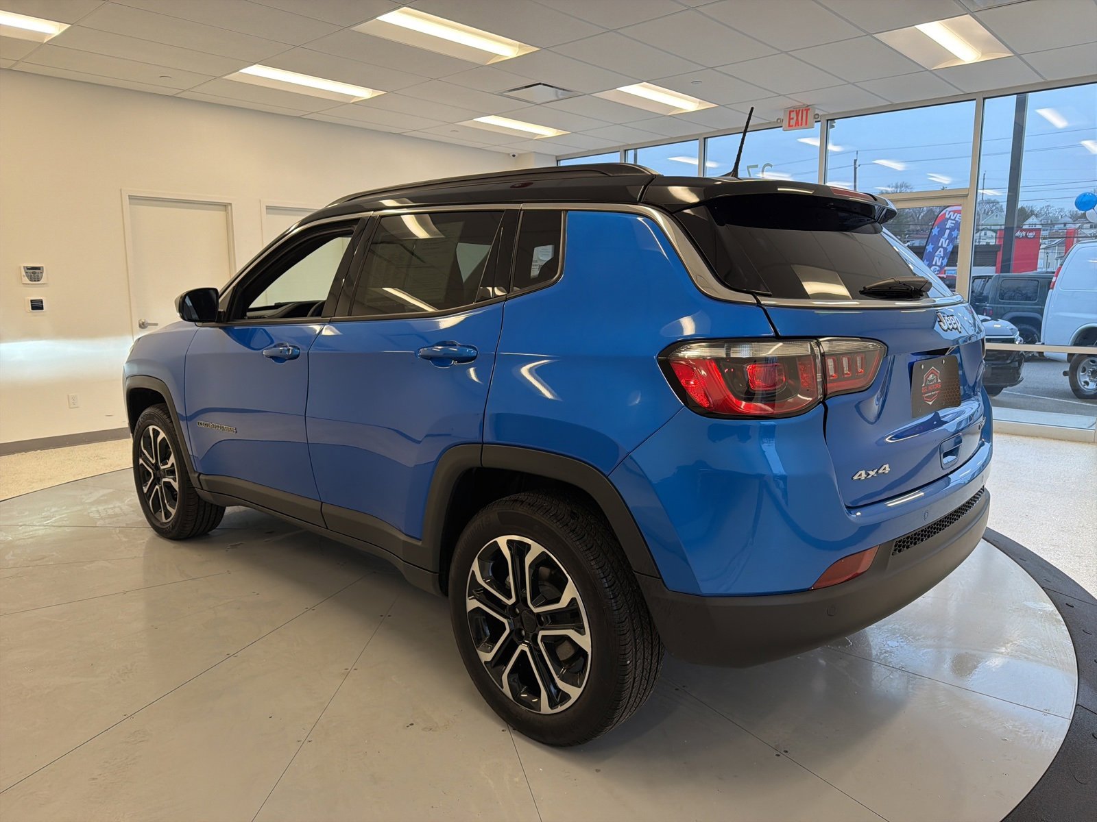 Used 2024 Jeep Compass Limited image 59