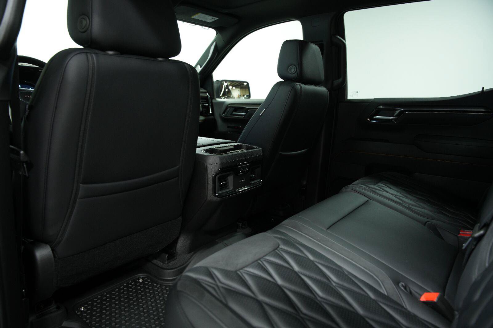 Used 2025 GMC Sierra 1500 AT4 w/ AT4 Premium Package AWD/4WD image 32
