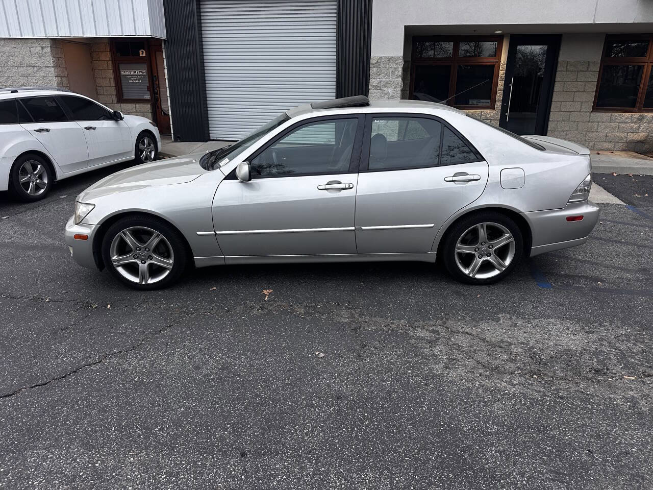 Used 2002 Lexus IS 300 image 2