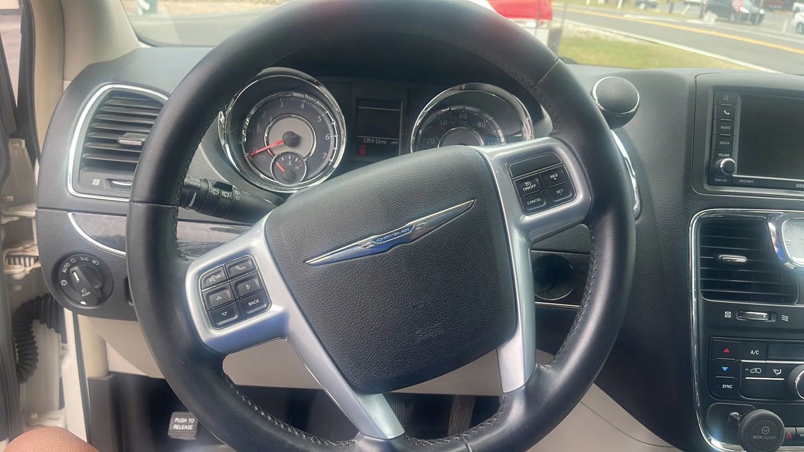 Used 2013 Chrysler Town & Country Touring FWD image 14